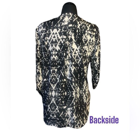 🐘Renee C printed Top (V Neck Style) - Picture 3 of 3